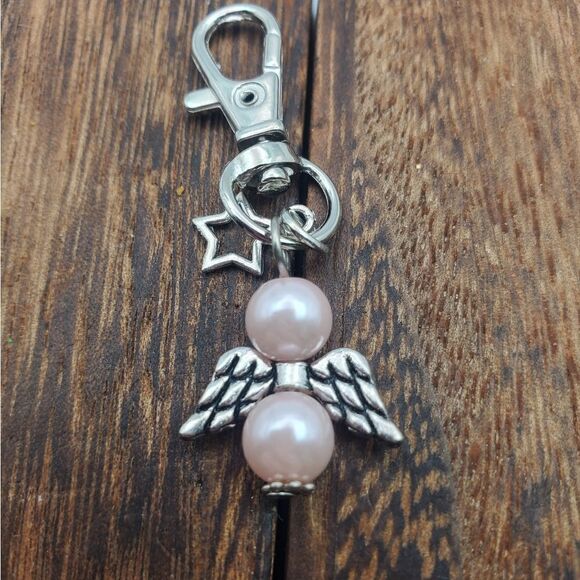 Jewelry - Angels watching over me keychain pendant